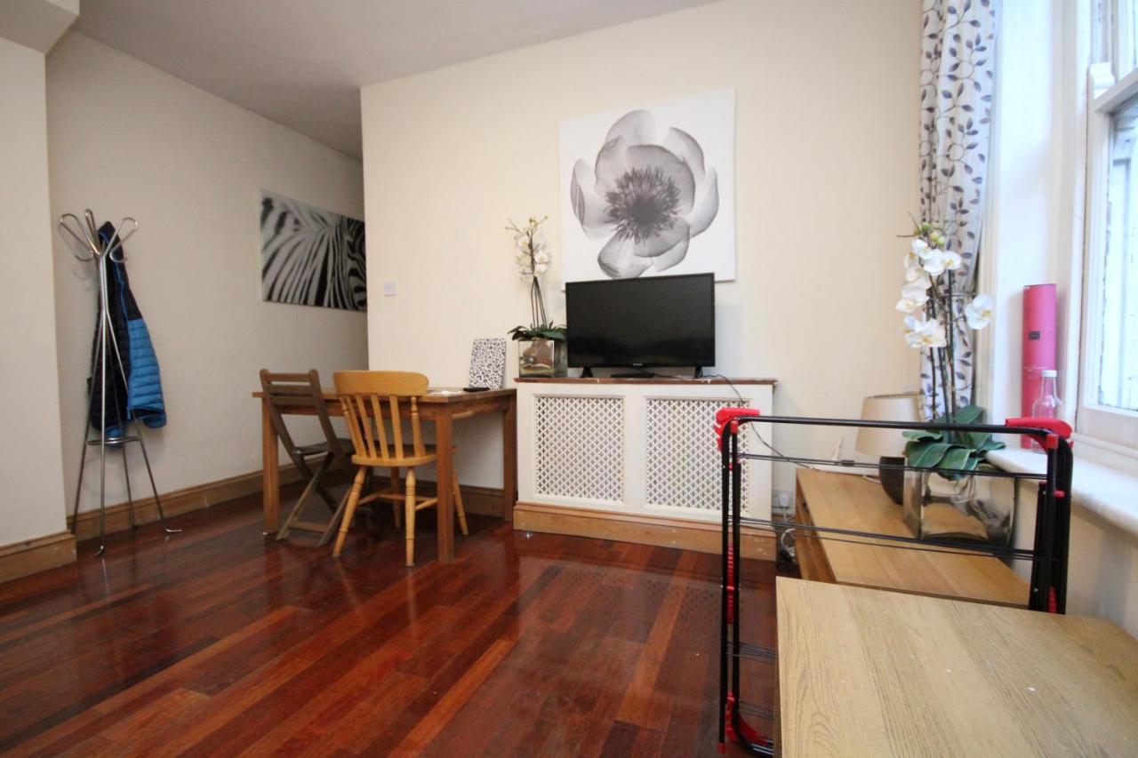 Three Bedroom Flat With Garden In Fulham * London